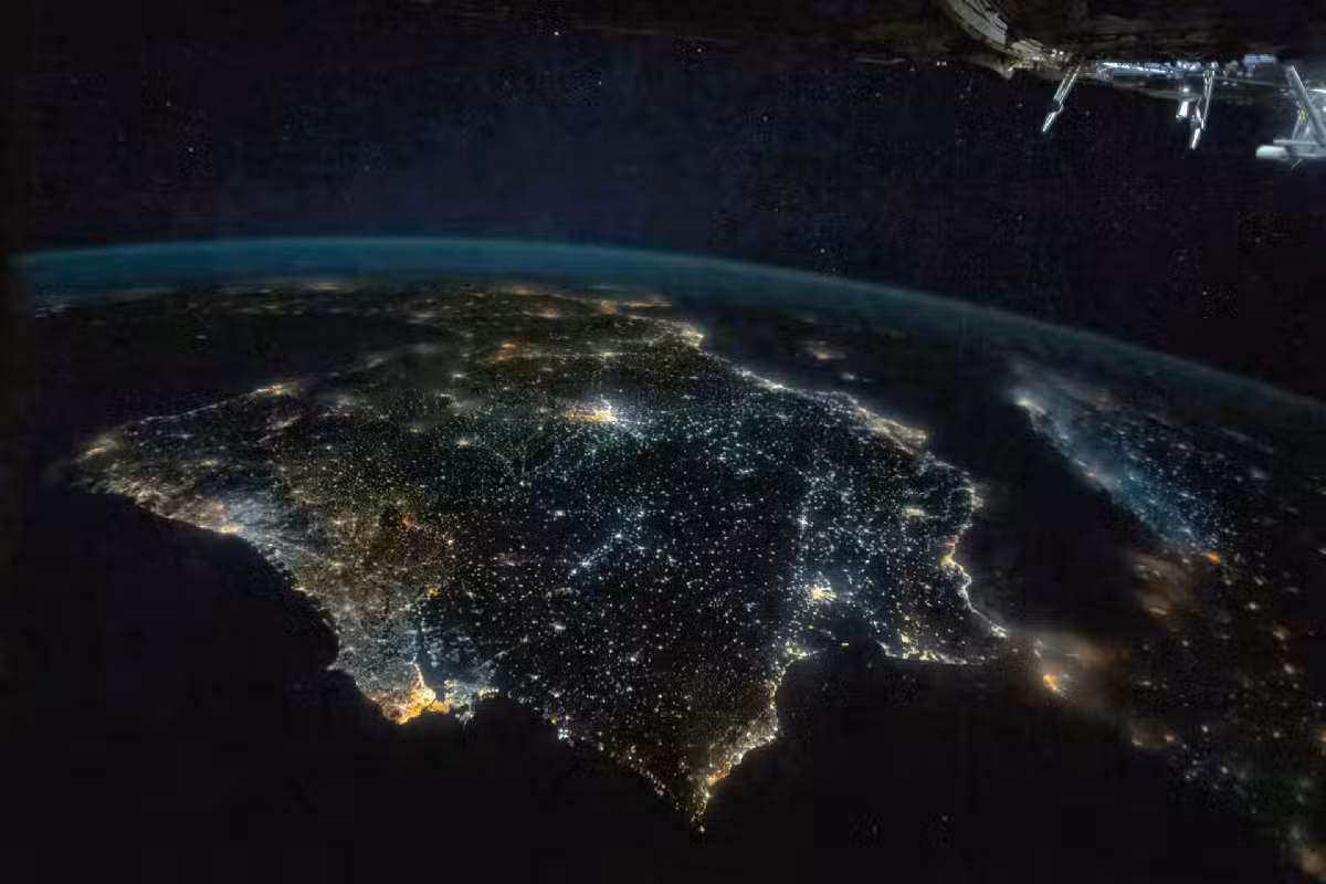 A satellite image of the Iberian peninsula on a night when the electricity is functional.