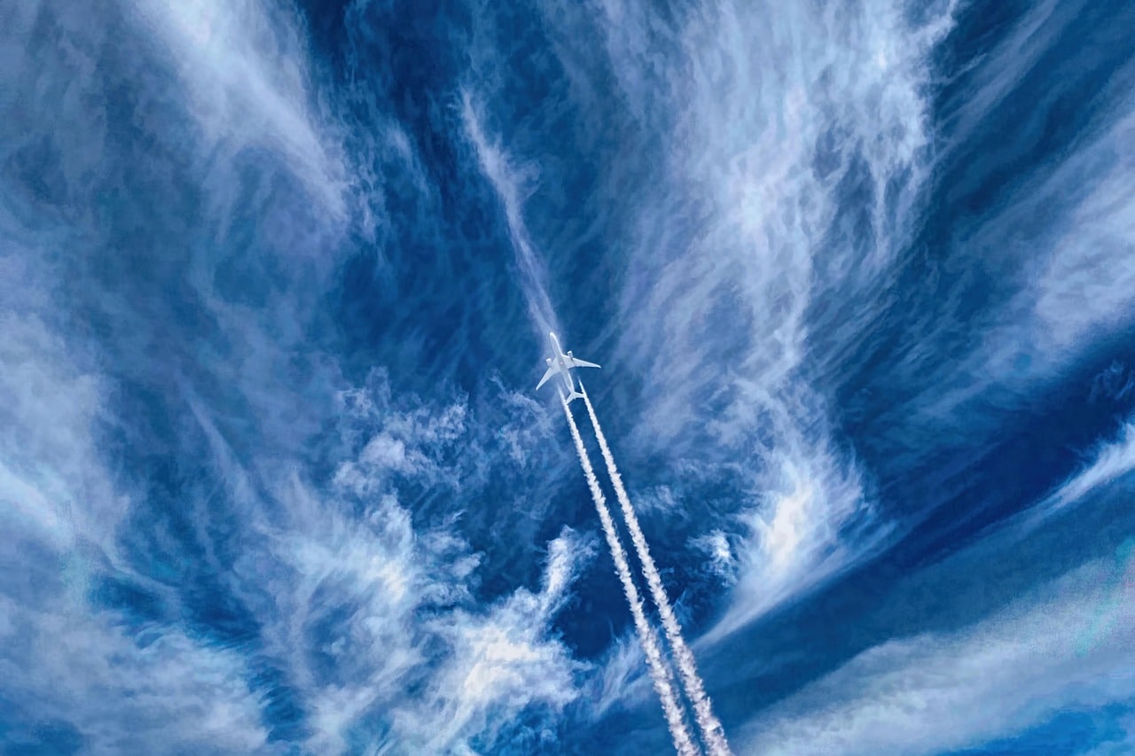 Contrails are mischaracterized as 'chemtrails'
